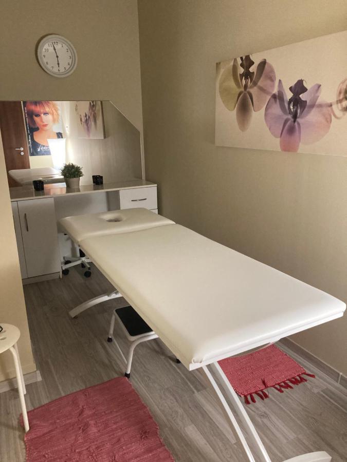 Libra Hotel Veresegyhaz Bagian luar foto